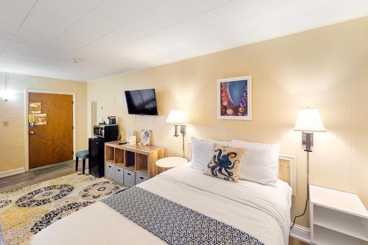 Lamplighter Inn - Tropical Fish Cove And Octopus Encounter Bandon Luaran gambar