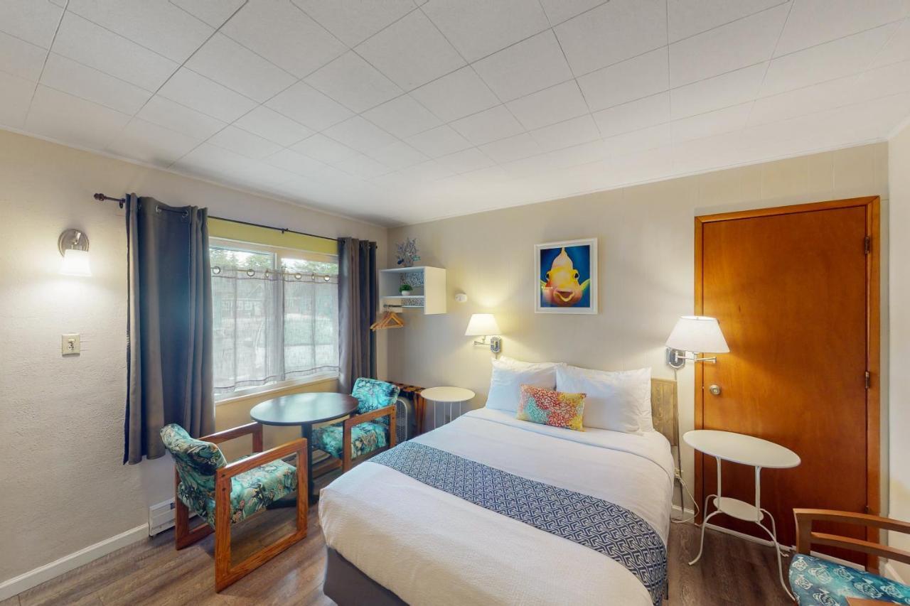 Lamplighter Inn - Tropical Fish Cove And Octopus Encounter Bandon Luaran gambar