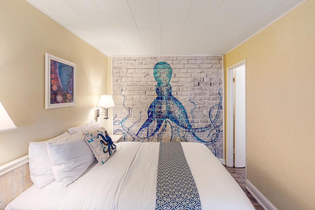 Lamplighter Inn - Tropical Fish Cove And Octopus Encounter Bandon Luaran gambar