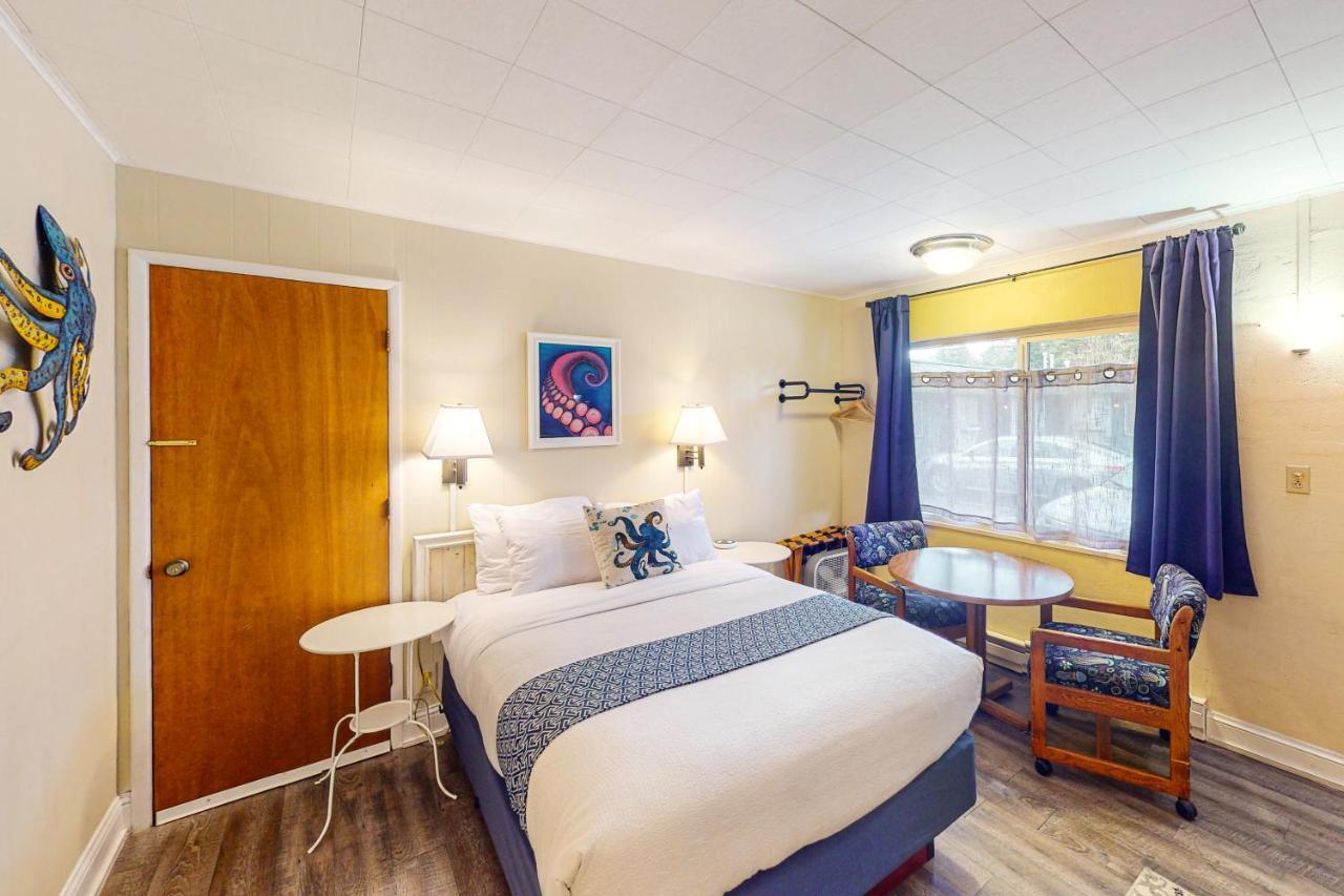 Lamplighter Inn - Tropical Fish Cove And Octopus Encounter Bandon Luaran gambar